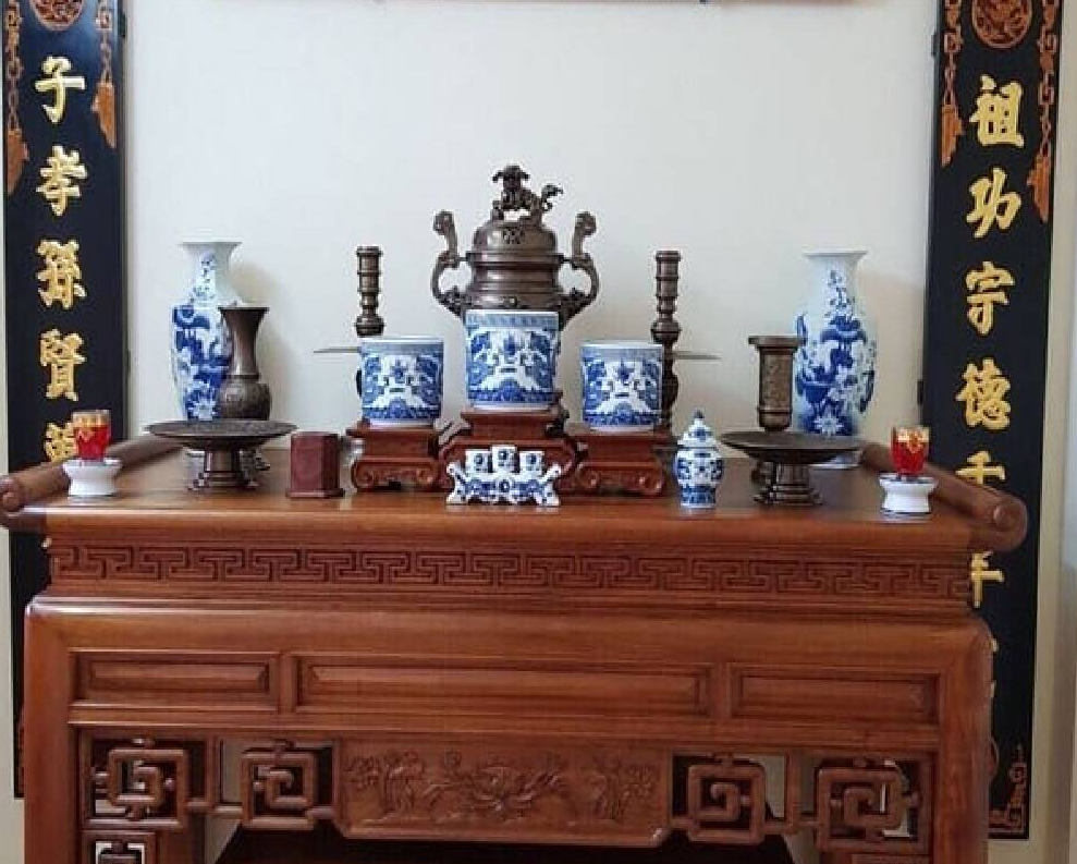 Bàn thờ gia tiên 3 bát hương mang ý nghĩa gì